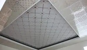 trần nhựa phòng khách