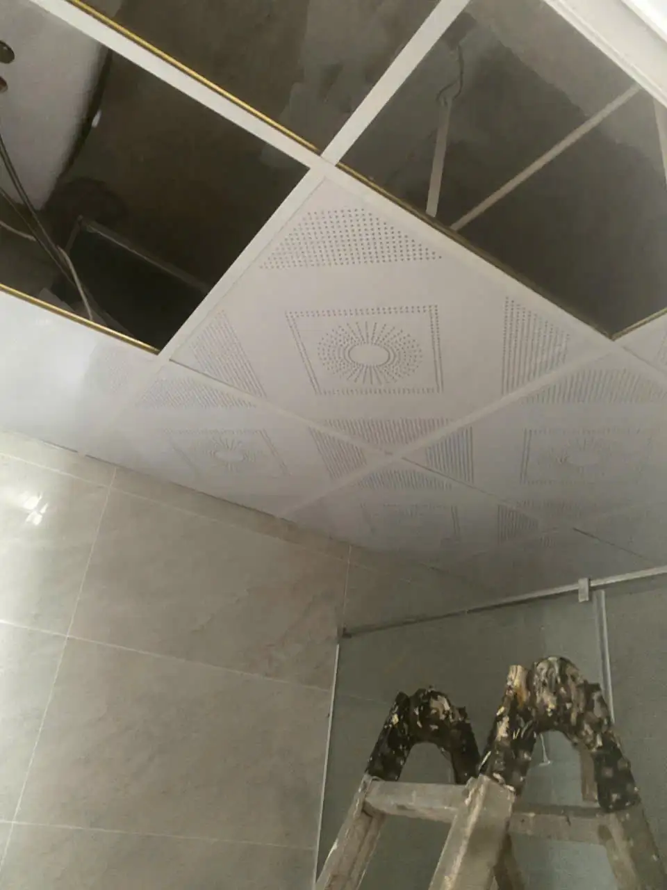 Thi công trần nhựa – Trần nhựa có bền không